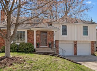 1947 E Stratford Rd, Olathe, KS 66062