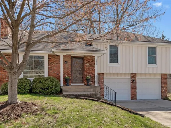 1947 E Stratford Rd, Olathe, KS 66062