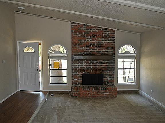 2nd image of 3122 Castle Rock Ln