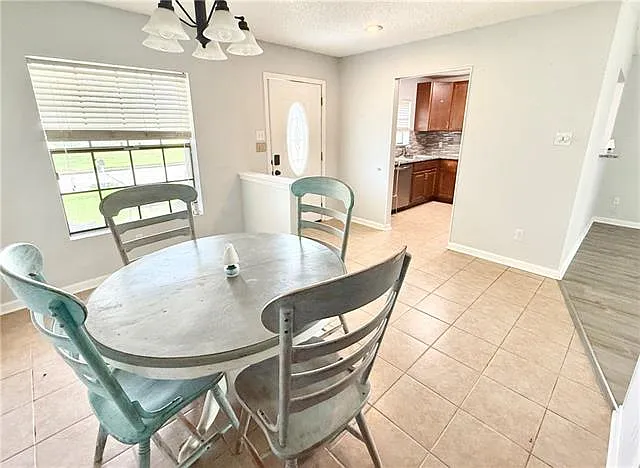 3 bed, 2.0 bath, 1400 sqft, $2,500 — Photo 2