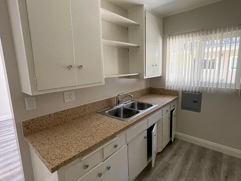 1027 S Atlantic Blvd #4 — Photo 6