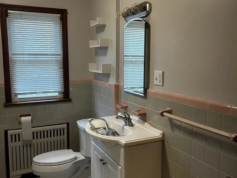 204 Ross Ave — Photo 9