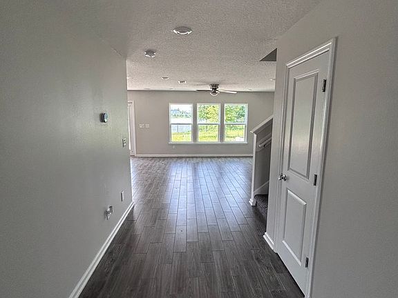4th image of 102 Bluejack Ln