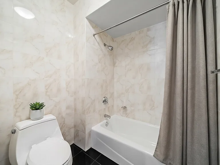 420 E 61st St #15-C — Photo 7