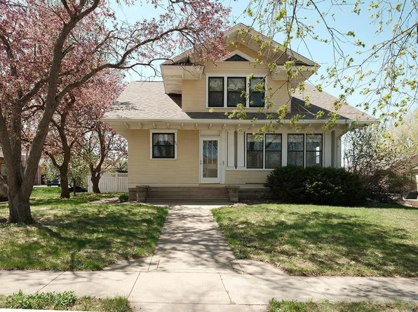 237 2nd Ave NE, Sioux Center, IA 51250