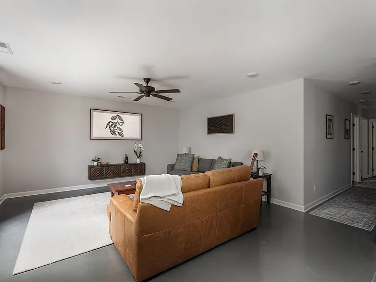 711 Ridgecrest Dr — Photo 12