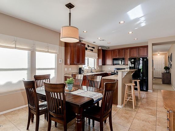 3rd image of 1051 S Pheasant Dr