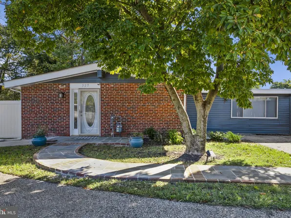 327 Gloucester Dr, Glen Burnie, MD 21061