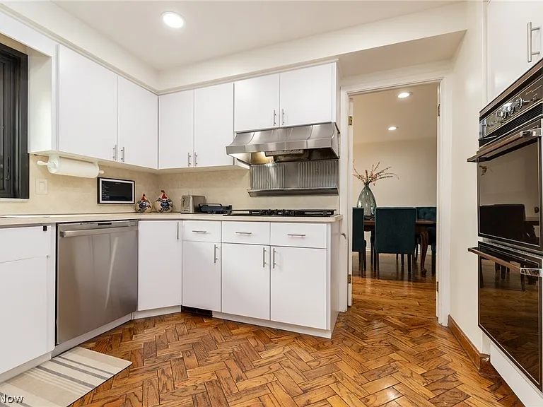 25150 Cardington Dr — Photo 11