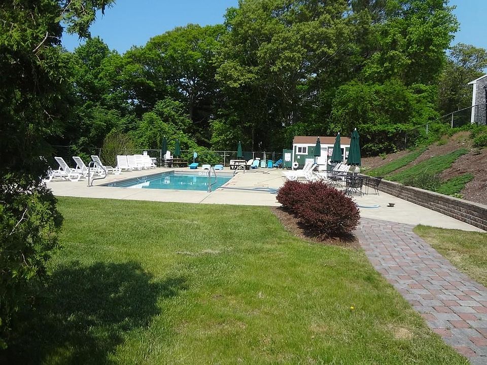 1st image of 11 Chapel Hill Dr APT 11