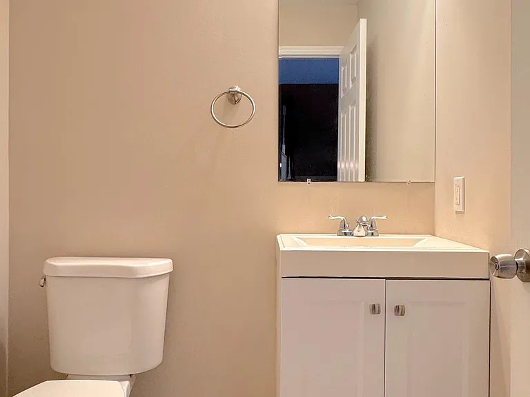 354 N Barrington Ct — Photo 14
