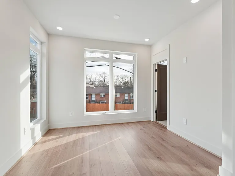 3916 Delaware Ave — Photo 23
