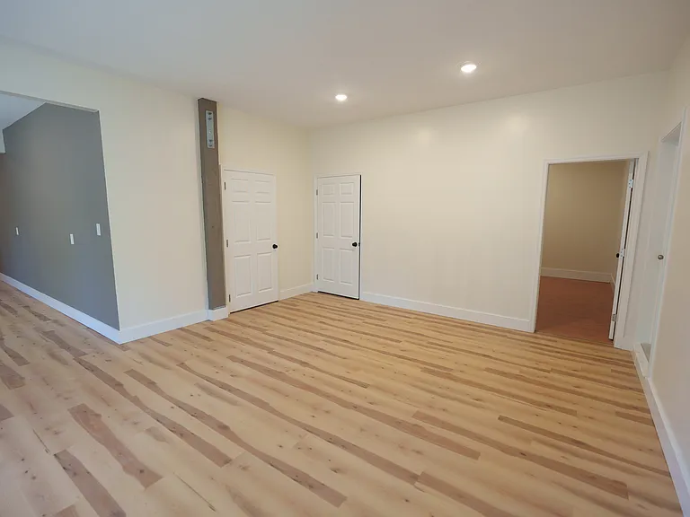 60 Madison Dr — Photo 44