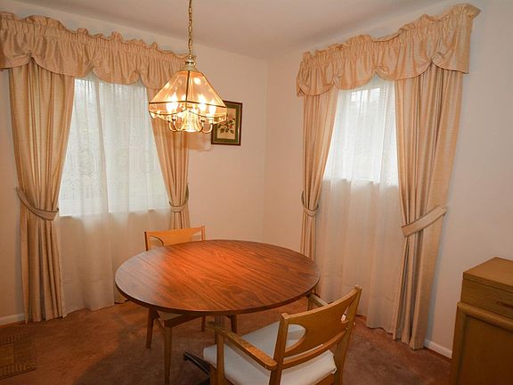 3rd image of 3588 Glengary Ave