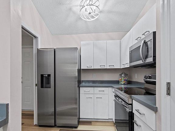 5th image of 6813 Willowbrook Dr APT 8