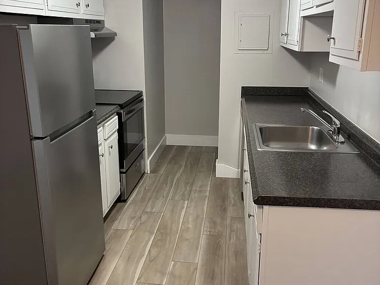 Trenton Place Apartments — Photo 8