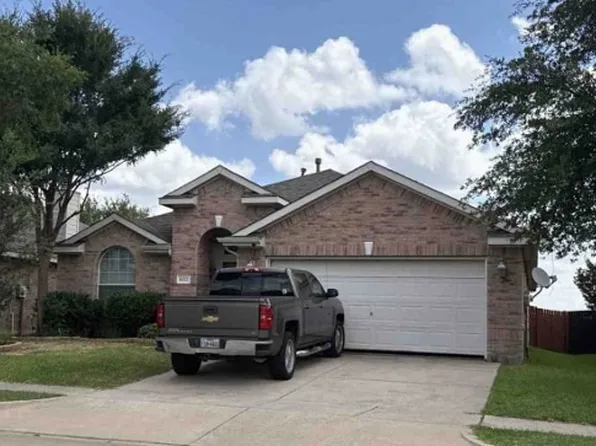 6112 Cherry Glow Ln, North Richland Hills, TX 76180