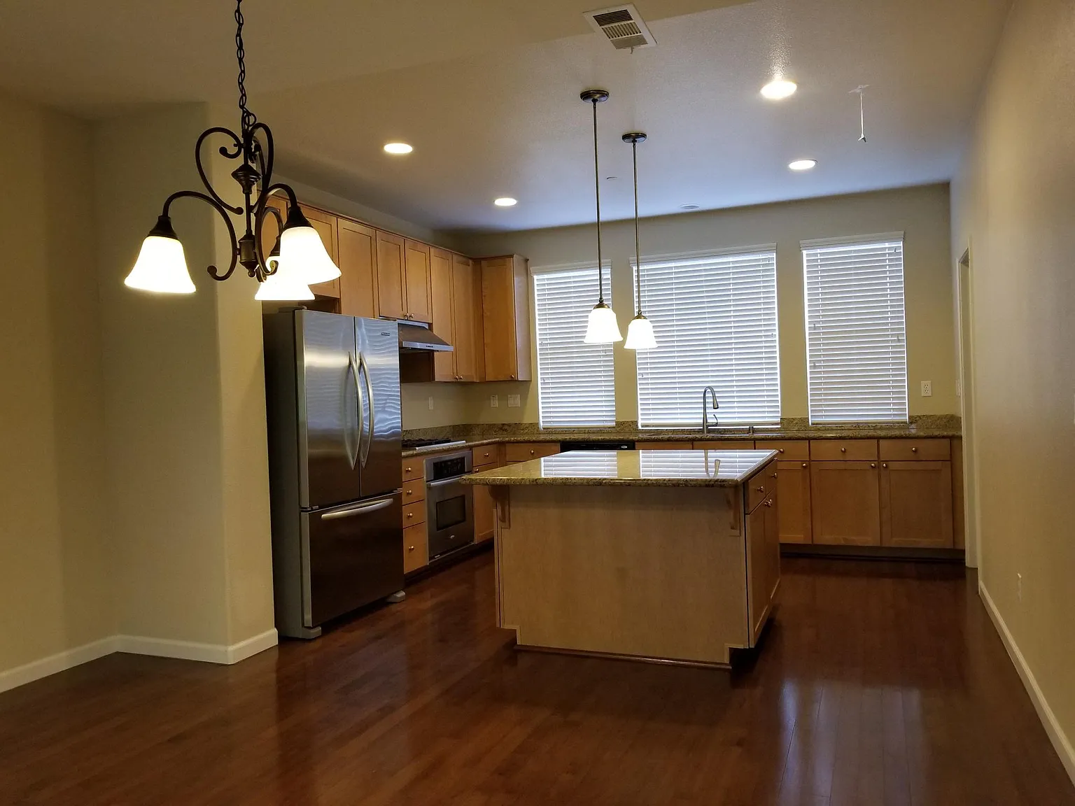 2 bed, 2.5 bath, 1473 sqft, $5,300 — Photo 3