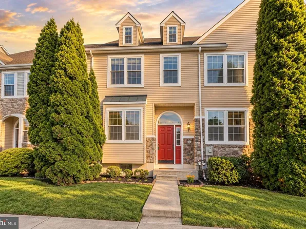 102 Poplar Ct, Collegeville, PA 19426