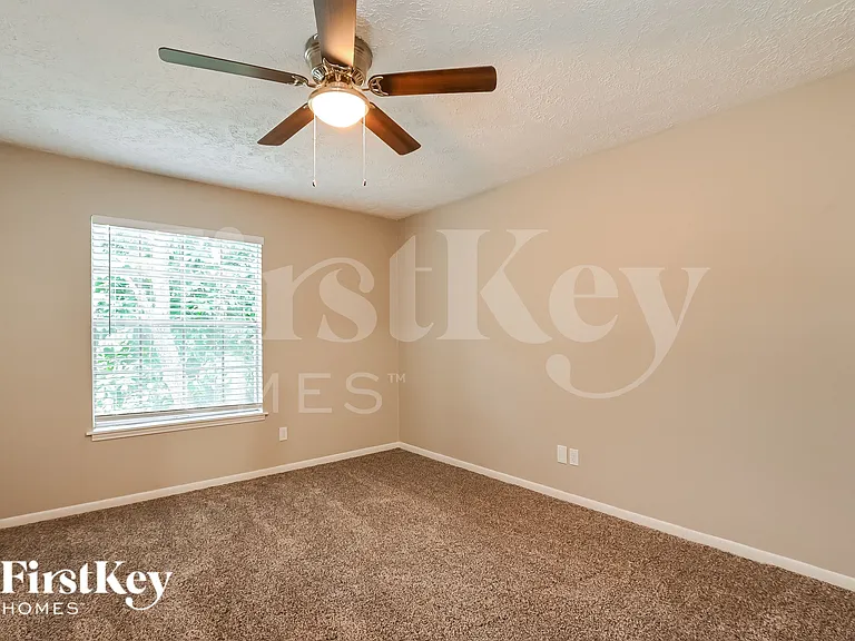 4146 Meadowbank Dr — Photo 15