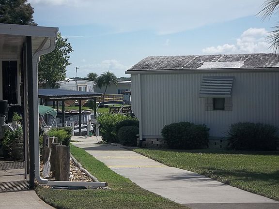 3rd image of 65 Lake Griffin Dr