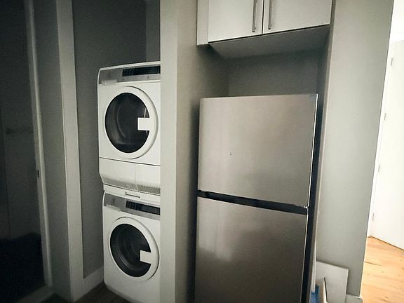 4th image of 315 Alexander Ave #2F