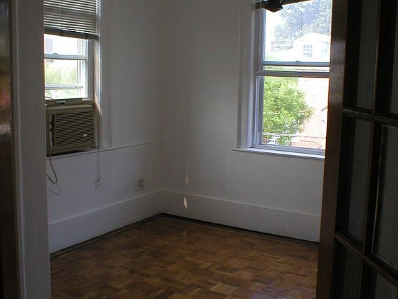 4th image of 2528 Lurting Ave