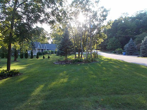 3rd image of 881 W Dogwood Dr