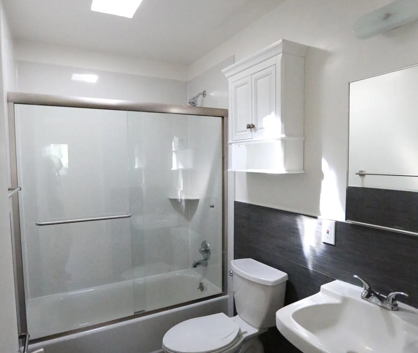 2210 McKinley Ave — Photo 1