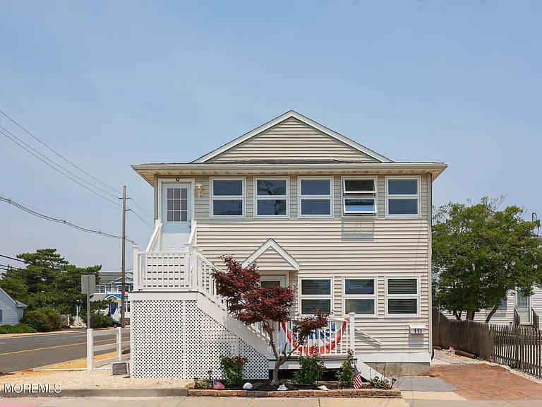 111 Guyer Ave #LOWER — Photo 4