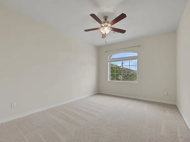 290 Spectacular St — Photo 17