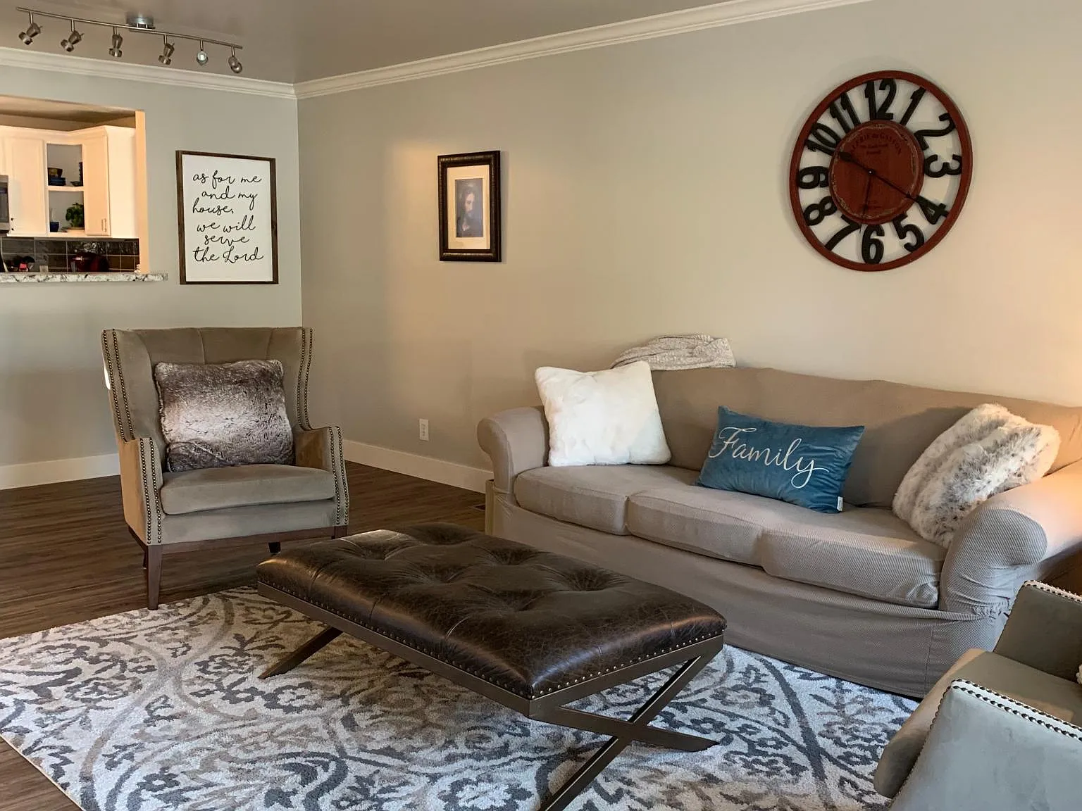5 bed, 2400 sqft, $2,895 — Photo 3