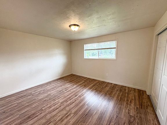 4th image of 1712-1722 Lewis River Dr #1712D