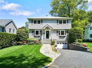 8 Captain Honeywells Rd, Ardsley, NY 10502