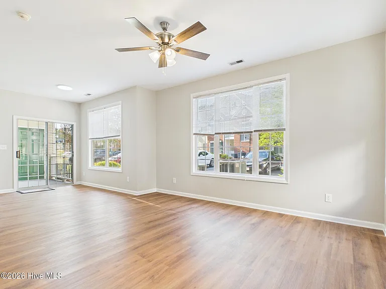 2111 Kudrow Ln — Photo 9