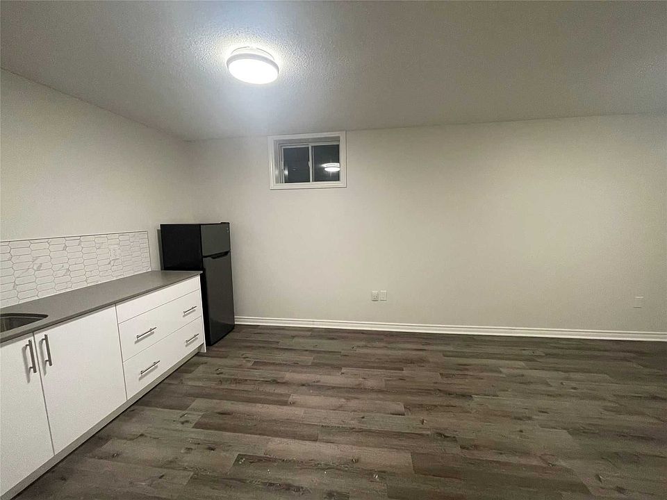 2nd image of 210 Old Yonge St #Basement
