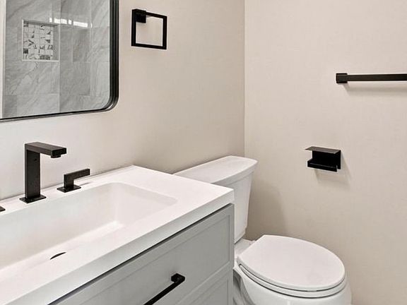 5th image of 613 Washington Pl #13
