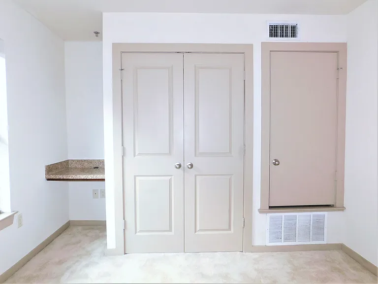 1512 N Elm St #302 — Photo 14