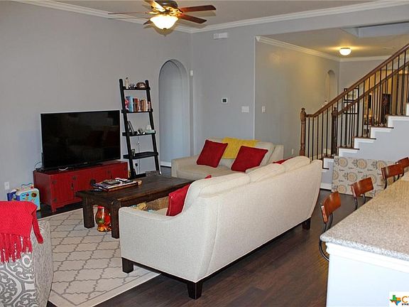 5th image of 810 Cathedral Ct