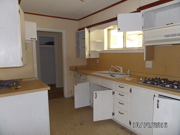 3rd image of 523 W Runnels St