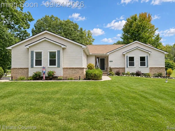 5000 Edward James Dr, Howell, MI 48843