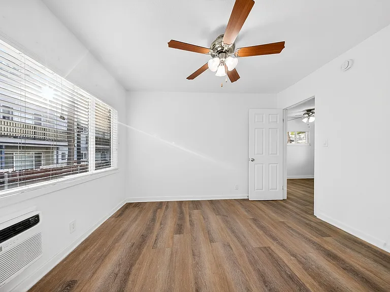 1685 N Summit Ave #1685.5 — Photo 15
