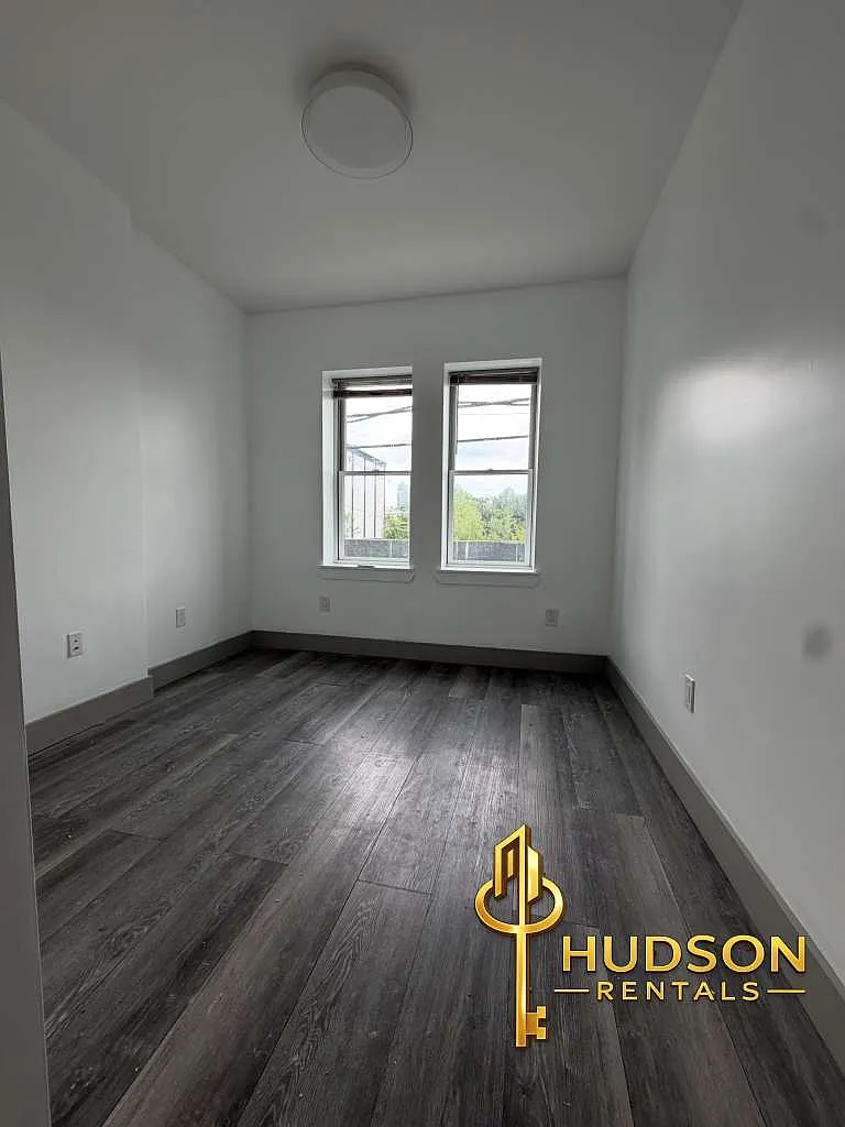 2 bed, 800 sqft, $2,500 — Photo 4