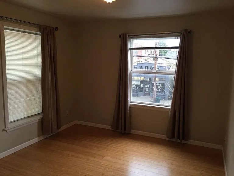 6410 1/2 Phinney Ave N #4 — Photo 3