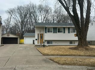 385 33rd Avenue Ct, East Moline, IL