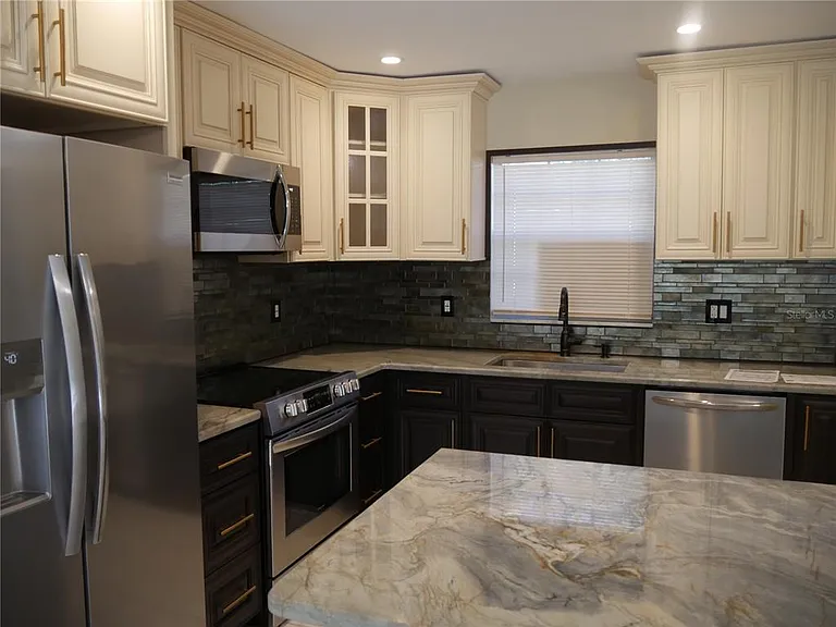 2411 Aspinwall St #2411 — Photo 6