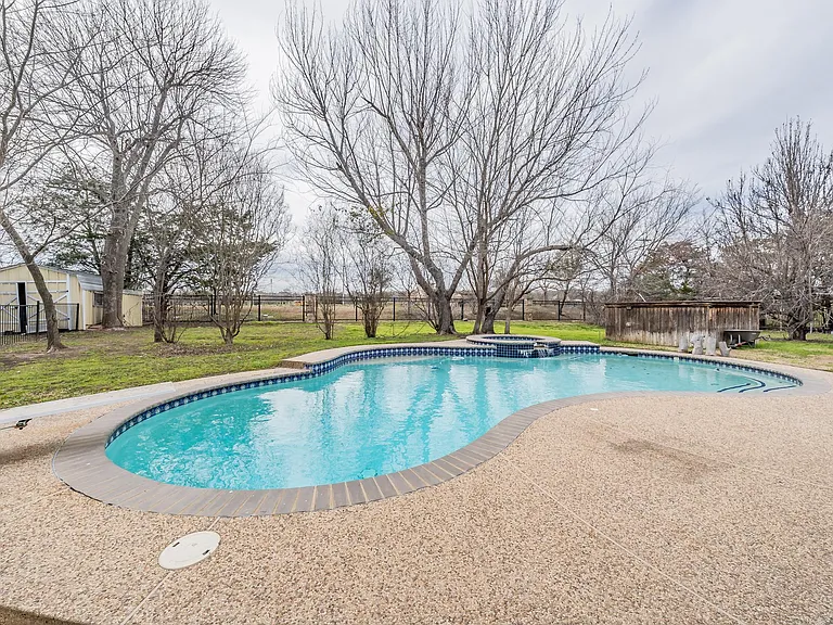 2400 Ridgecrest Dr — Photo 25