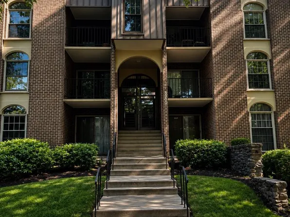 3300 Woodburn Village Dr APT 31, Annandale, VA 22003
