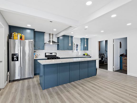 5th image of 923 Kelvin Rd