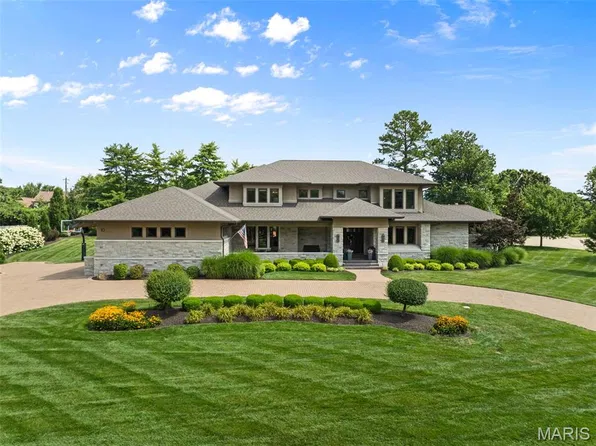 10 Sackston Woods Ln, Saint Louis, MO 63141